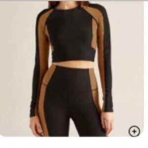 Beyond Yoga Long Sleeve Top Size L NWT